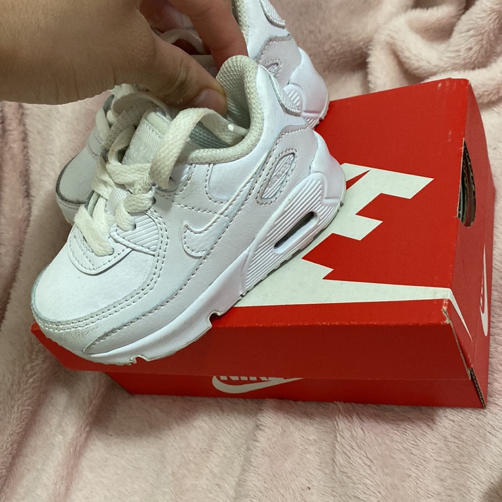Nike - Picture 3 of 4